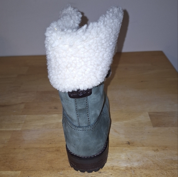 A pair of UGG Fraser Slate leather fur lined ankle boots in ladie's size 6. EUC - Picture 10 of 12